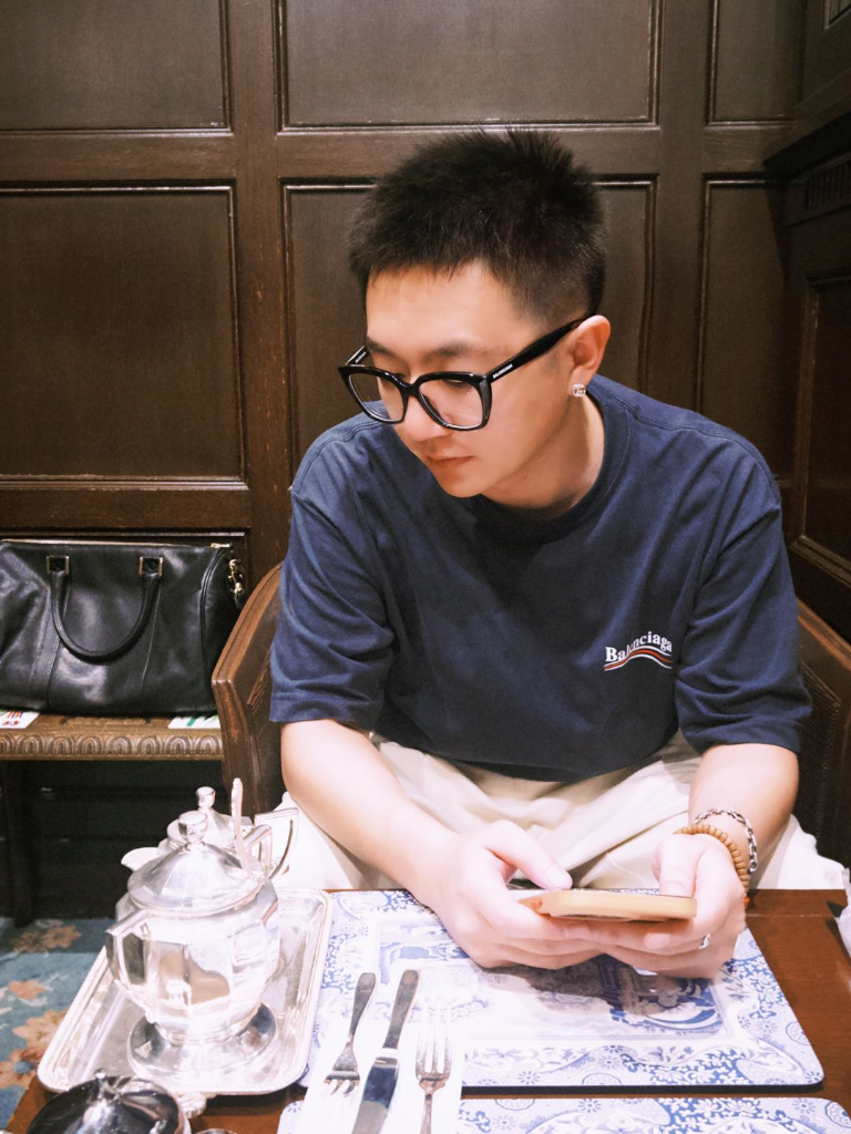 制片赵英捷